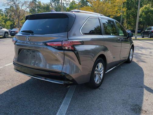 2021 Toyota Sienna Platinum 7 Passenger