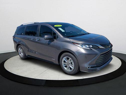 2021 Toyota Sienna Platinum 7 Passenger