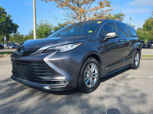 2021 Toyota Sienna Platinum 7 Passenger