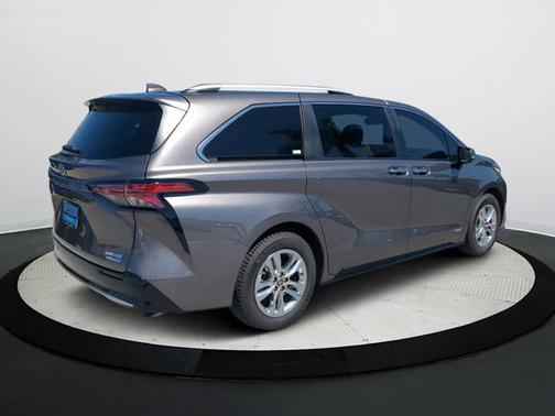 2021 Toyota Sienna Platinum 7 Passenger