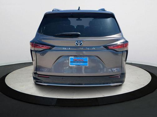 2021 Toyota Sienna Platinum 7 Passenger