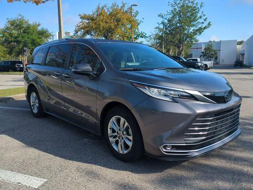 2021 Toyota Sienna Platinum 7 Passenger