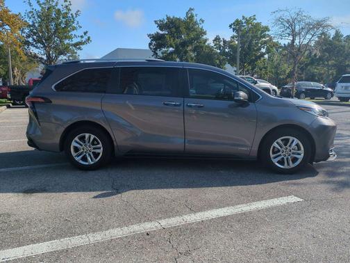 2021 Toyota Sienna Platinum 7 Passenger