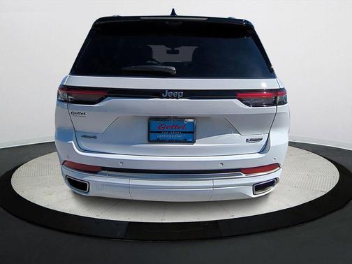 2022 Jeep Grand Cherokee Summit