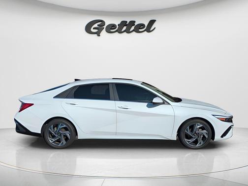 2025 Hyundai ELANTRA SEL
