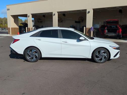 2025 Hyundai ELANTRA SEL