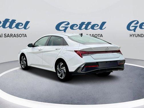 2025 Hyundai ELANTRA SEL