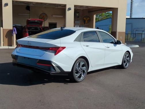 2025 Hyundai ELANTRA SEL