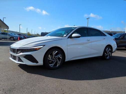 2025 Hyundai ELANTRA SEL