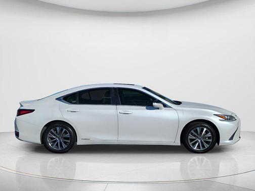 2020 Lexus ES 300h Base