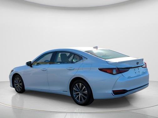 2020 Lexus ES 300h Base