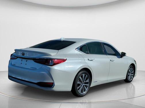 2020 Lexus ES 300h Base