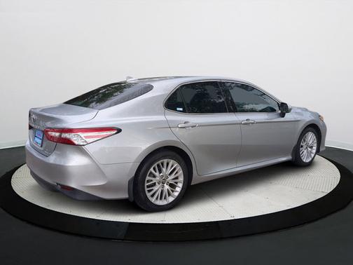 2020 Toyota Camry Hybrid XLE