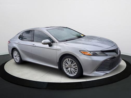 2020 Toyota Camry Hybrid XLE