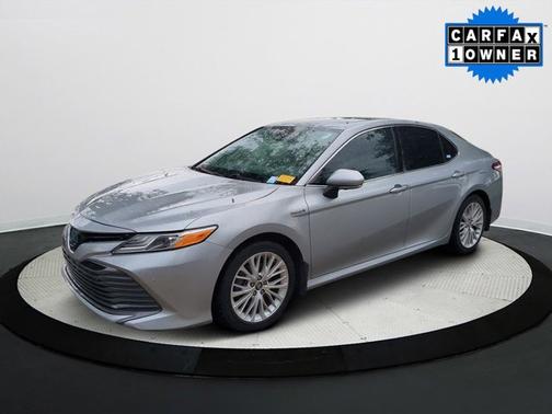 2020 Toyota Camry Hybrid XLE
