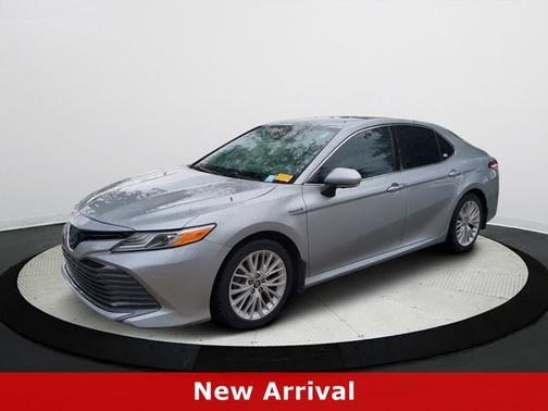 2020 Toyota Camry Hybrid XLE