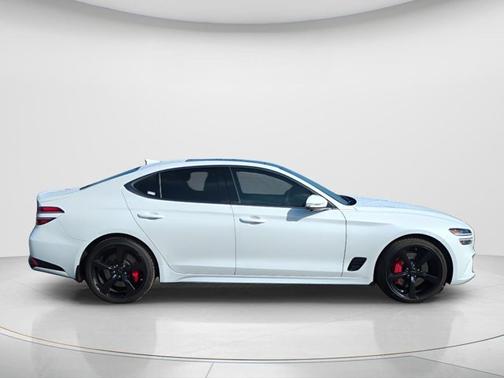 Uyuni White 2026 Genesis G70 3.3T RWD Sport Prestige