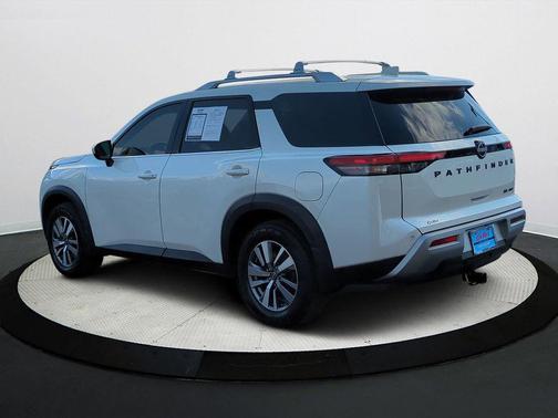 2022 Nissan Pathfinder SL 4WD