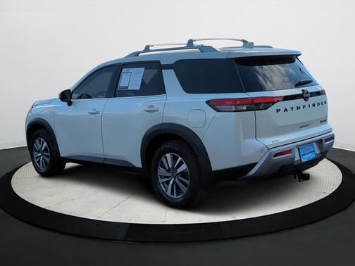 2022 Nissan Pathfinder SL 4WD