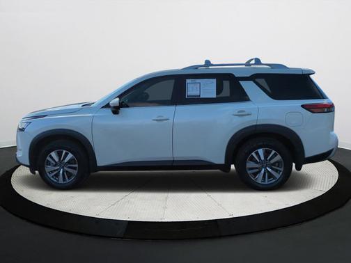 2022 Nissan Pathfinder SL 4WD