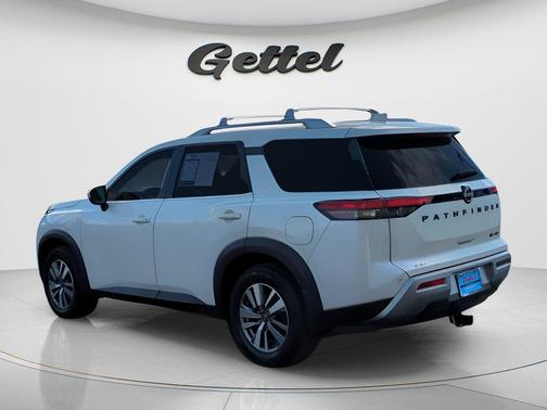2022 Nissan Pathfinder SL 4WD