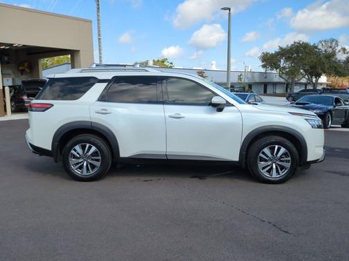 2022 Nissan Pathfinder SL 4WD