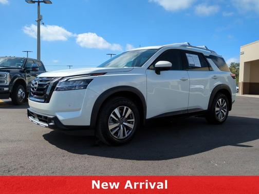 2022 Nissan Pathfinder SL 4WD