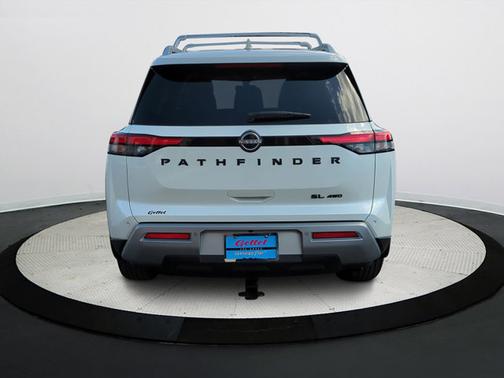 2022 Nissan Pathfinder SL 4WD