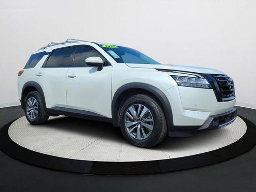 2022 Nissan Pathfinder SL 4WD