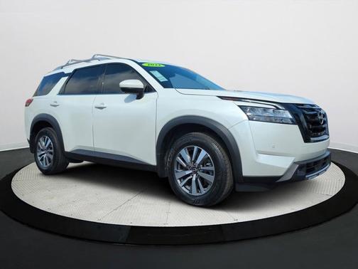 2022 Nissan Pathfinder SL 4WD