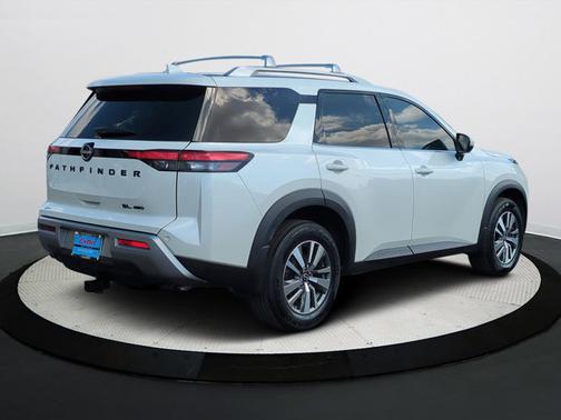 2022 Nissan Pathfinder SL 4WD