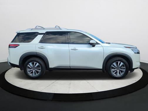 2022 Nissan Pathfinder SL 4WD