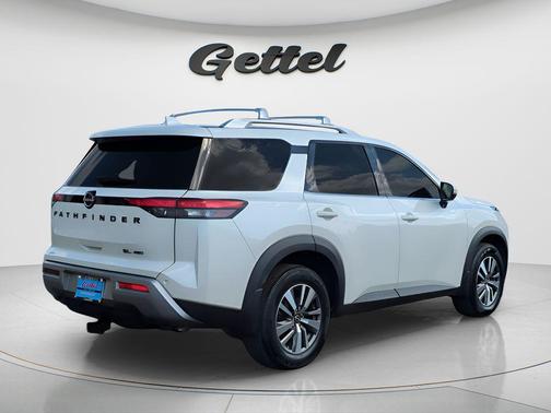 2022 Nissan Pathfinder SL 4WD