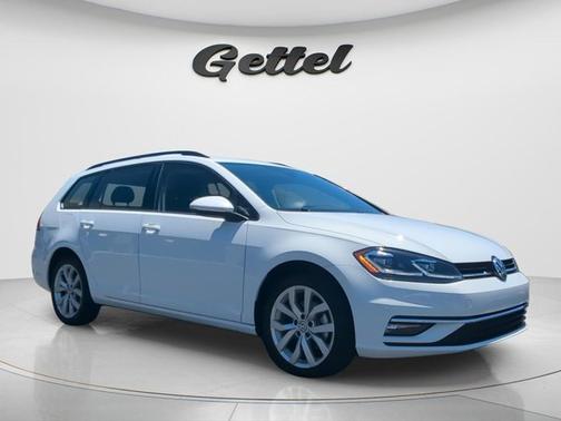 Pure White 2019 Volkswagen Golf SportWagen TSI SE