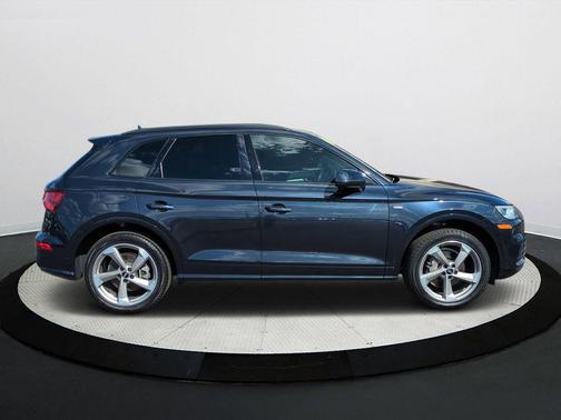 2020 Audi Q5 45 Titanium Premium