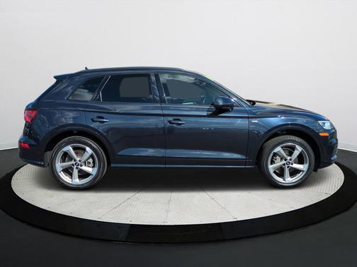 2020 Audi Q5 45 Titanium Premium