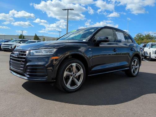 2020 Audi Q5 45 Titanium Premium