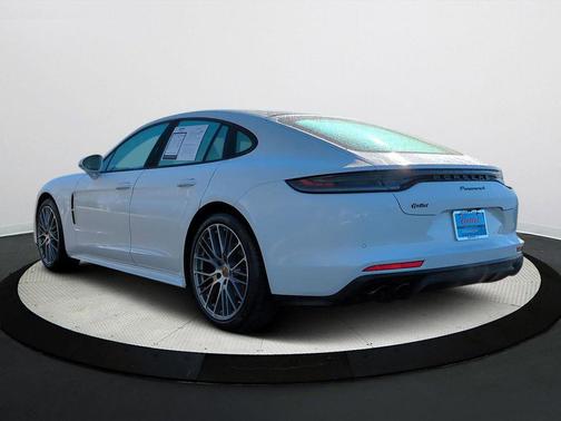 2022 Porsche Panamera 4 Platinum Edition