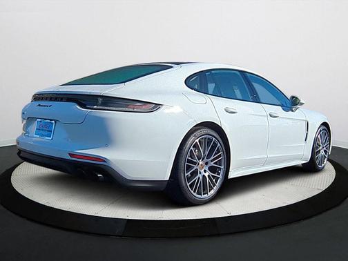 2022 Porsche Panamera 4 Platinum Edition