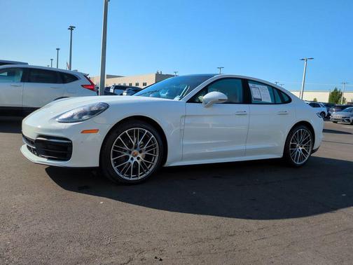 2022 Porsche Panamera 4 Platinum Edition