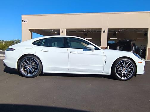 2022 Porsche Panamera 4 Platinum Edition