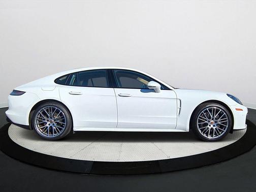 2022 Porsche Panamera 4 Platinum Edition