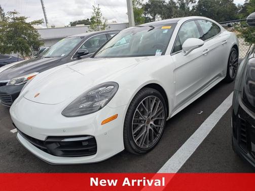 2022 Porsche Panamera 4 Platinum Edition