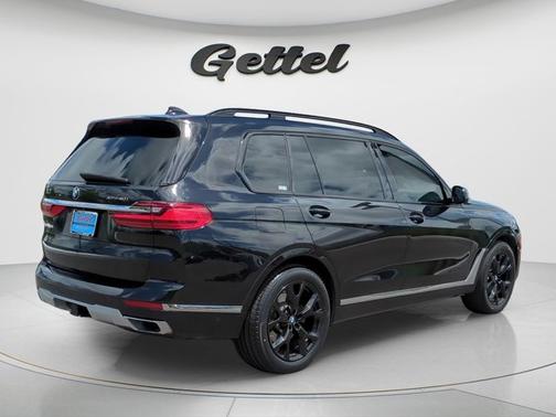 Black Sapphire Metallic 2021 BMW X7 xDrive40i