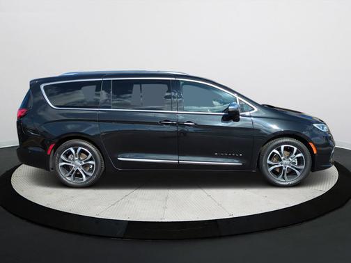 2022 Chrysler Pacifica L