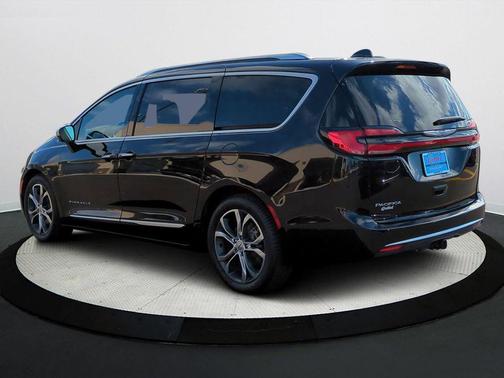2022 Chrysler Pacifica L
