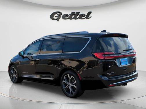 2022 Chrysler Pacifica L