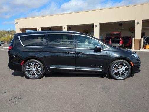 2022 Chrysler Pacifica L