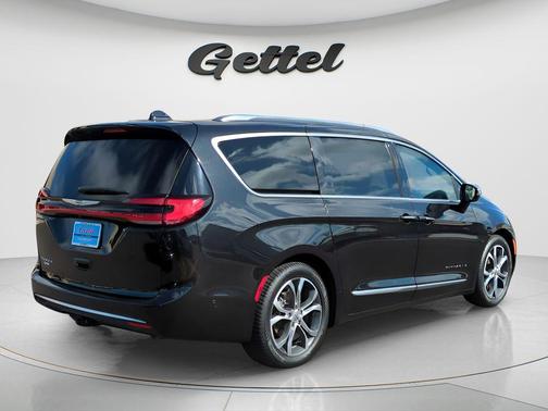 2022 Chrysler Pacifica L