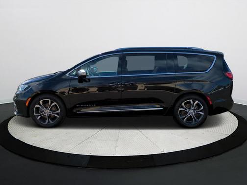 2022 Chrysler Pacifica L